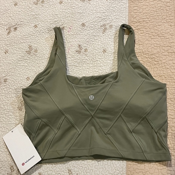 Lululemon Nulu Fold Tight Crop Yoga Tank Top
Rosemary Green size 12 NWT - Picture 6 of 7